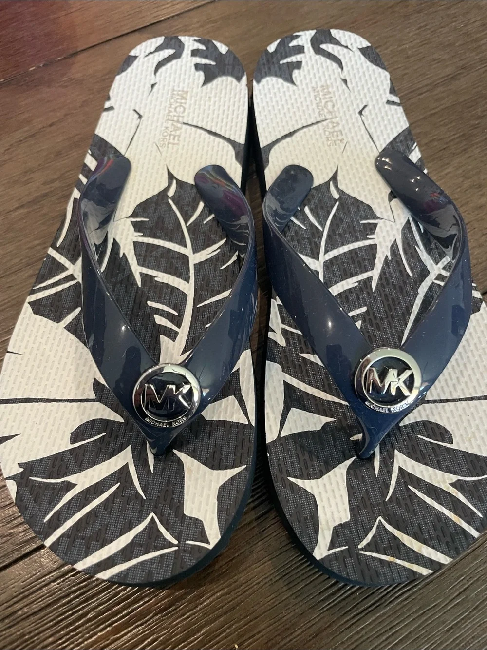Michael Kors Men’s Navy and White Leaf-Print Flip Flops